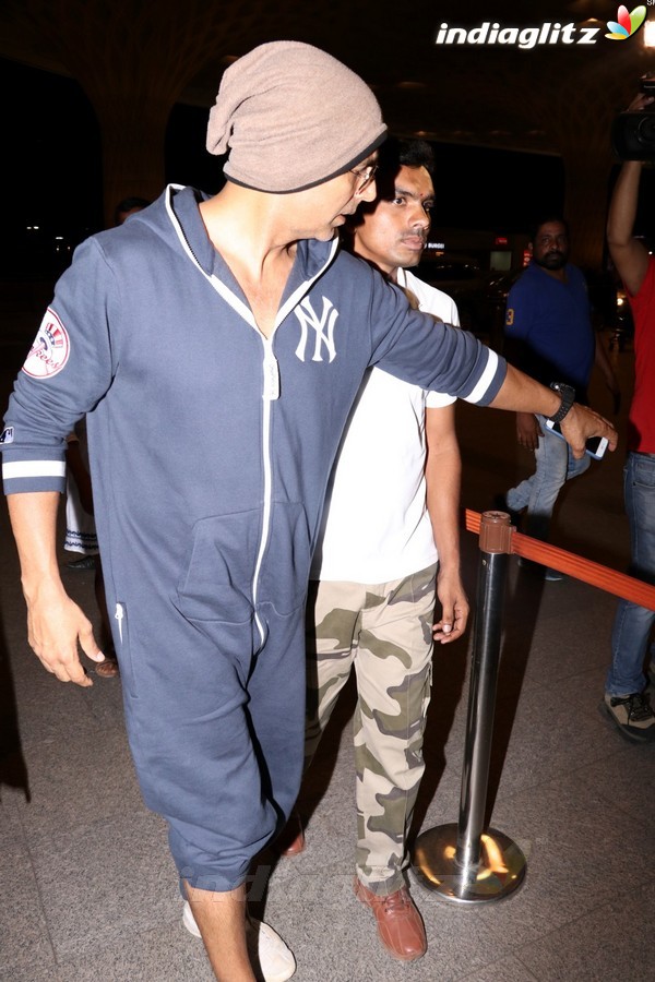 Akshay Kumar With Son Aarav Spotted at Airport