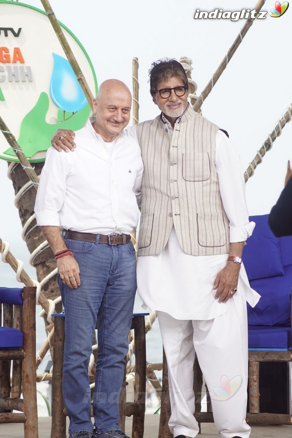 Amitabh Bachchan, Anupam Kher Celebrate Rashtriya Swachhta Diwas