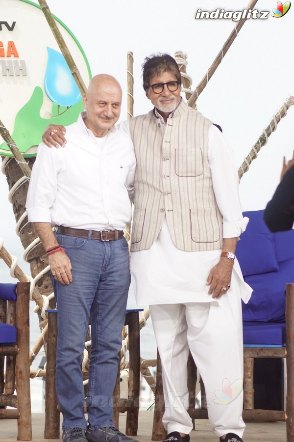 Amitabh Bachchan, Anupam Kher Celebrate Rashtriya Swachhta Diwas