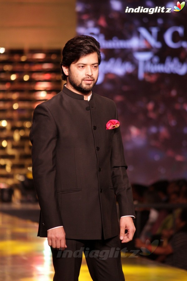 Amitabh, Varun, Alia Walk the Ramp for Cancer Patients at Fevicol Caring With Style