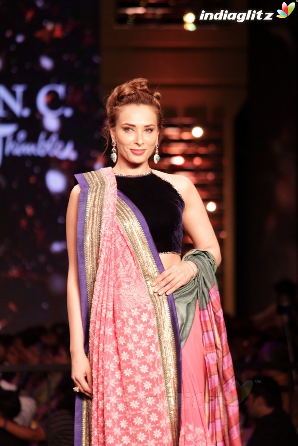 Amitabh, Varun, Alia Walk the Ramp for Cancer Patients at Fevicol Caring With Style