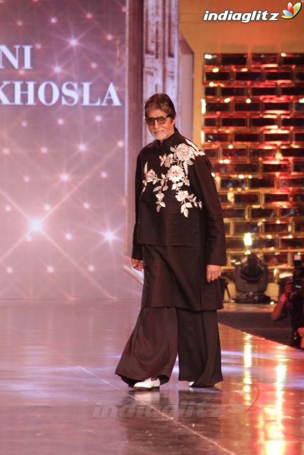 Amitabh, Varun, Alia Walk the Ramp for Cancer Patients at Fevicol Caring With Style