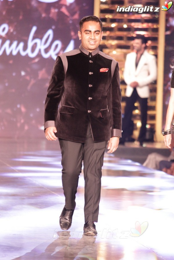 Amitabh, Varun, Alia Walk the Ramp for Cancer Patients at Fevicol Caring With Style