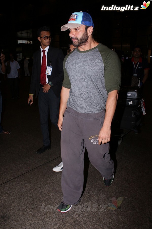 Arbaaz Khan, Sohail Khan & Malaika Arora Spotted at Airport