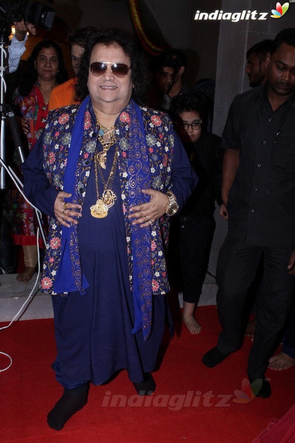 Bappi Lahiri Took Blessings of Andhericha Raja 2017