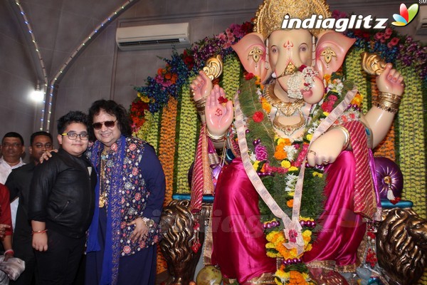 Bappi Lahiri Took Blessings of Andhericha Raja 2017