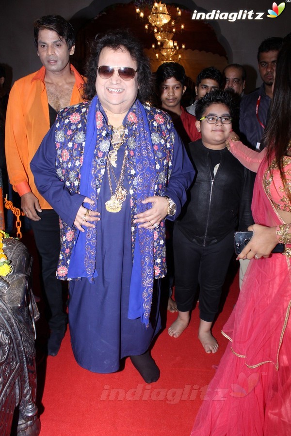 Bappi Lahiri Took Blessings of Andhericha Raja 2017