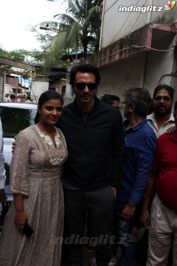 Arjun Rampal Aishwarya Rajesh Visit The Girls of Dagdi Chawl