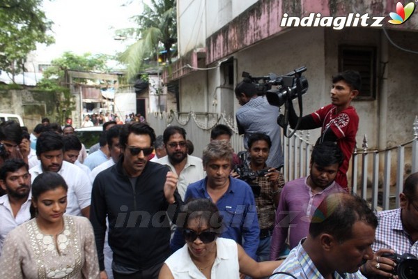 Arjun Rampal Aishwarya Rajesh Visit The Girls of Dagdi Chawl