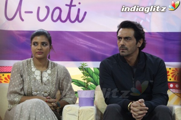 Arjun Rampal Aishwarya Rajesh Visit The Girls of Dagdi Chawl