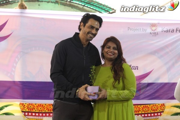 Arjun Rampal Aishwarya Rajesh Visit The Girls of Dagdi Chawl