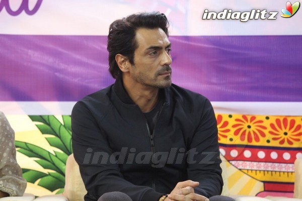 Arjun Rampal Aishwarya Rajesh Visit The Girls of Dagdi Chawl