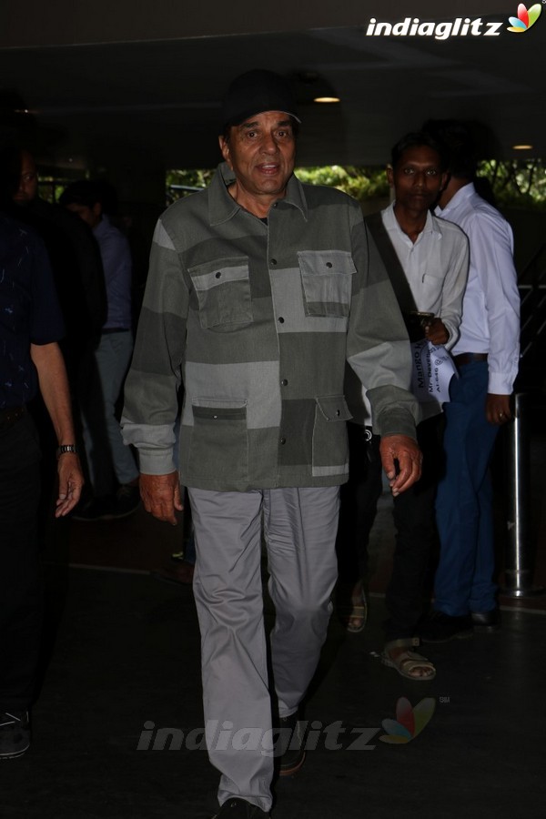 Dharmendra Spotted at International Airport