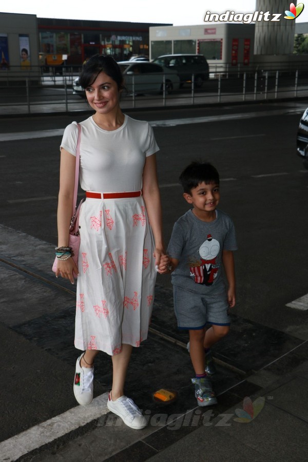 Divya Khosla Kumar Spotted at Airport