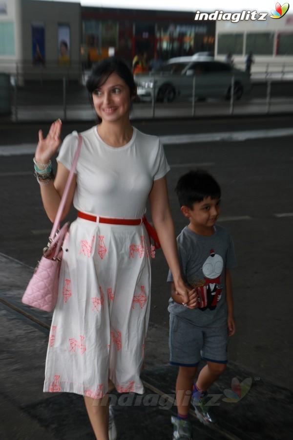 Divya Khosla Kumar Spotted at Airport