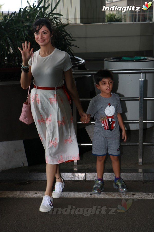 Divya Khosla Kumar Spotted at Airport