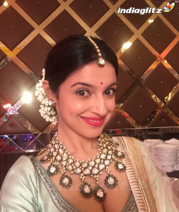 Divya Khosla Kumar Spotted at her Sister's Wedding