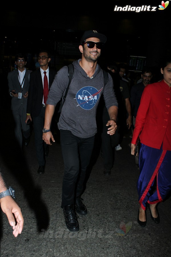 ​Sushant Singh Rajput & Farah Khan Spotted at Airport