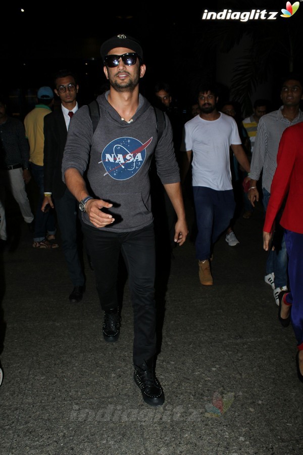 ​Sushant Singh Rajput & Farah Khan Spotted at Airport