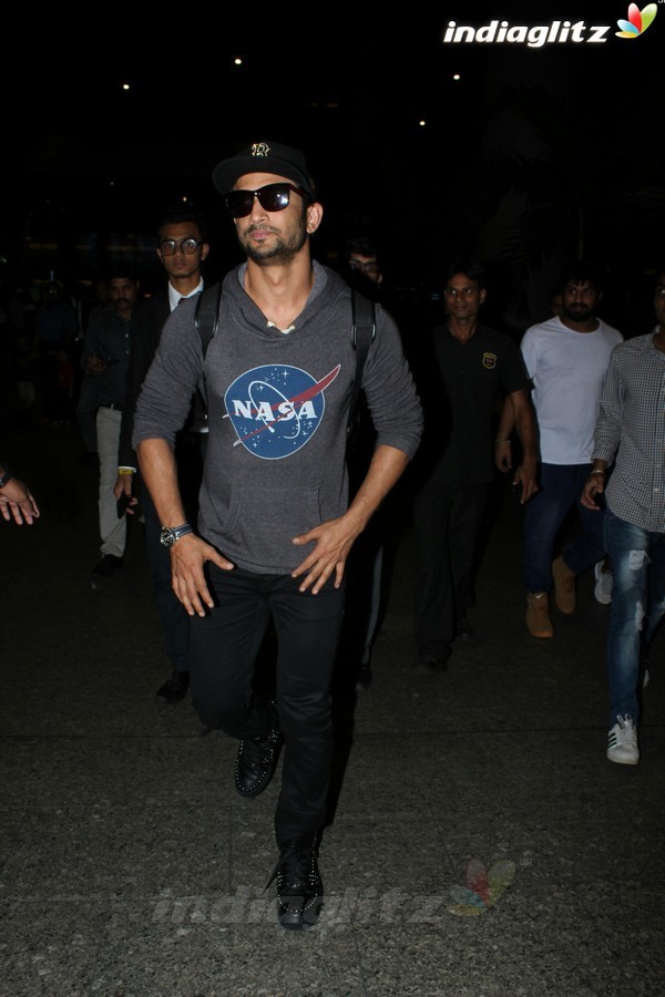 ​Sushant Singh Rajput & Farah Khan Spotted at Airport