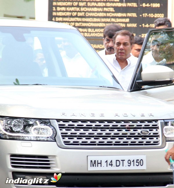 Funeral of Abhay Deol's Father Ajit Singh Deol