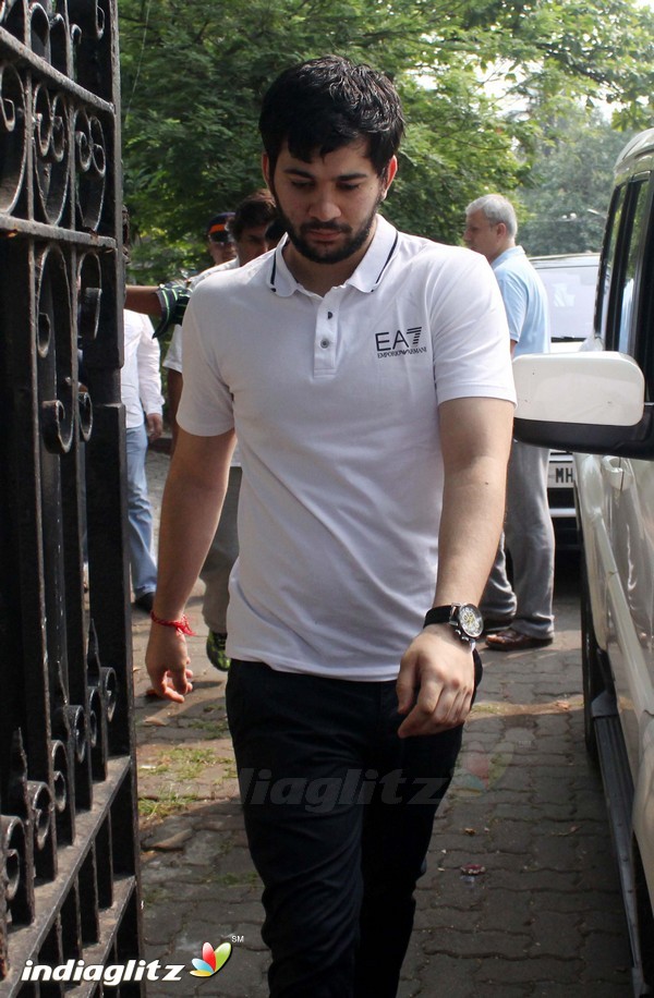 Funeral of Abhay Deol's Father Ajit Singh Deol