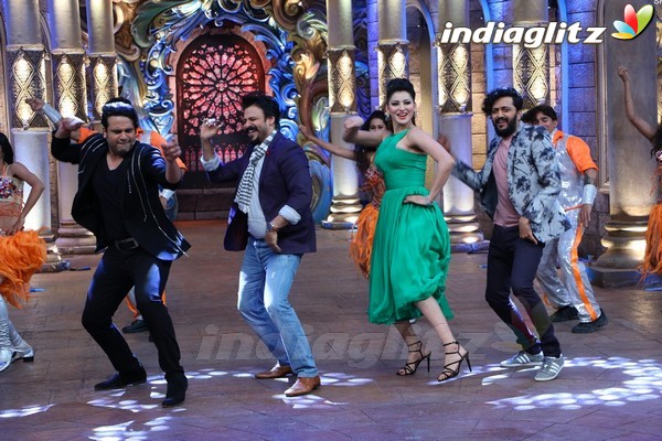 'Great Grand Masti' Team Visit Comedy Nights Bachao