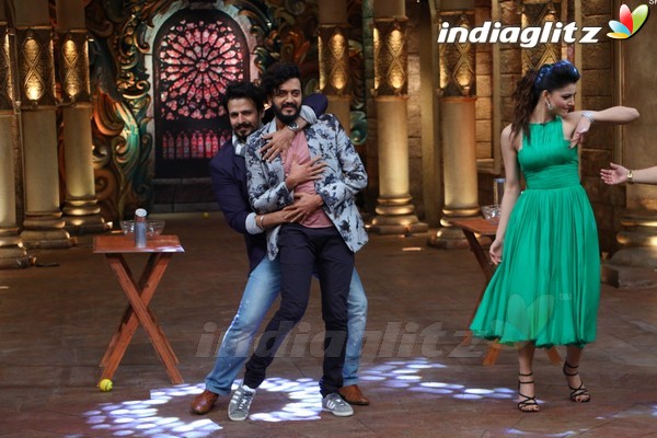 'Great Grand Masti' Team Visit Comedy Nights Bachao