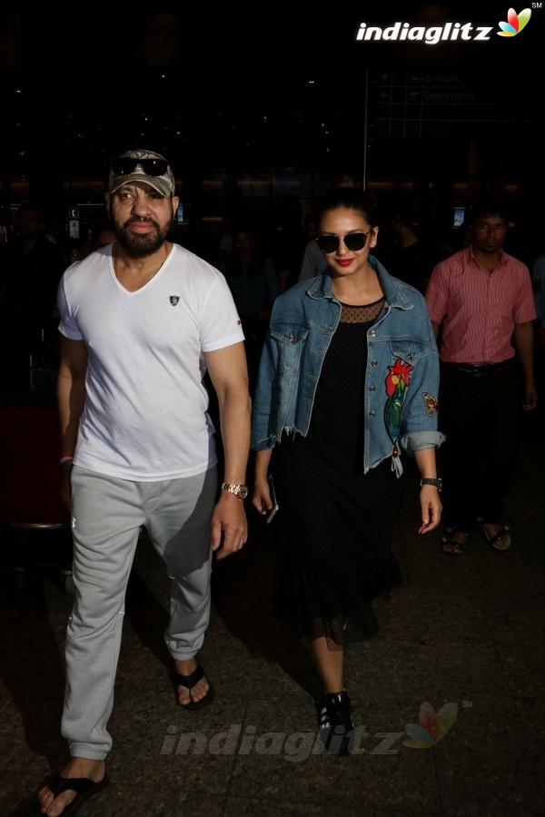 Huma Qureshi & Shera Spotted at Airport