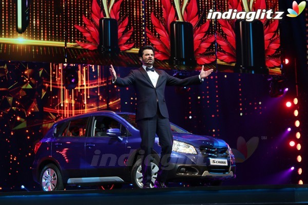 Hrithik, Salman, Ranveer, Priyanka, Tiger, Shahid, Farhan at IIFA Awards 2016 Madrid - Inside Pics