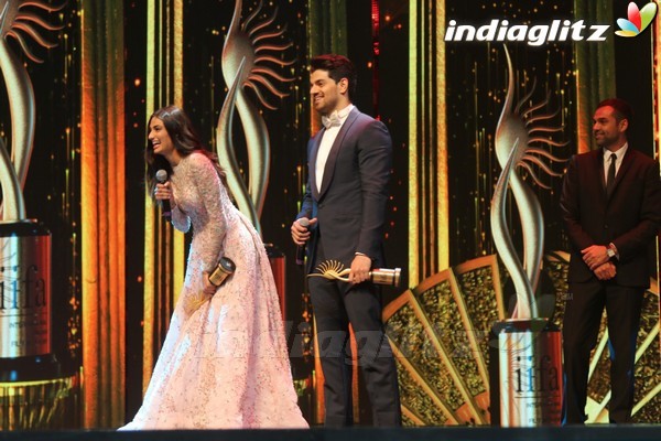 Hrithik, Salman, Ranveer, Priyanka, Tiger, Shahid, Farhan at IIFA Awards 2016 Madrid - Inside Pics