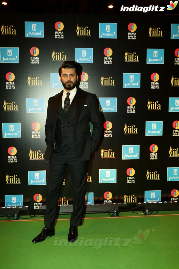 Hrithik, Salman, Ranveer, Priyanka, Tiger, Shahid, Farhan at IIFA Awards 2016 Madrid - Inside Pics