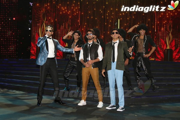 Hrithik, Salman, Ranveer, Priyanka, Tiger, Shahid, Farhan at IIFA Awards 2016 Madrid - Inside Pics