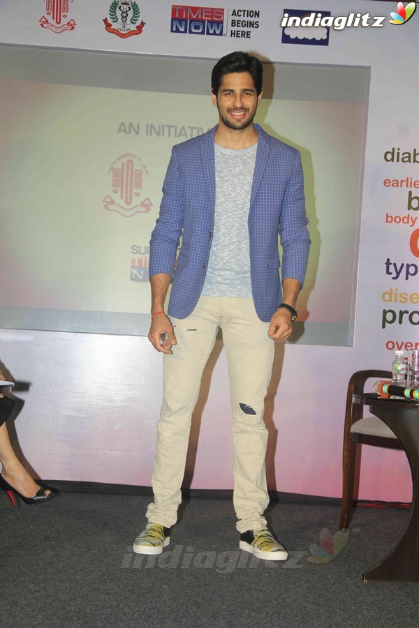 Sidharth Malhotra, Karisma Kapoor attend Panel Discussion on World Diabetes Week