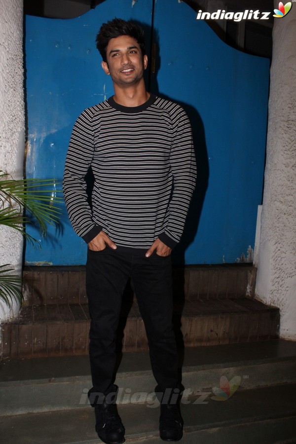 Team 'Kedarnath' Sushant Singh Rajput & Sara Khan Dine at Olive Bar