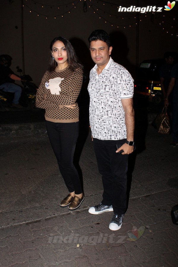 Team 'Kedarnath' Sushant Singh Rajput & Sara Khan Dine at Olive Bar