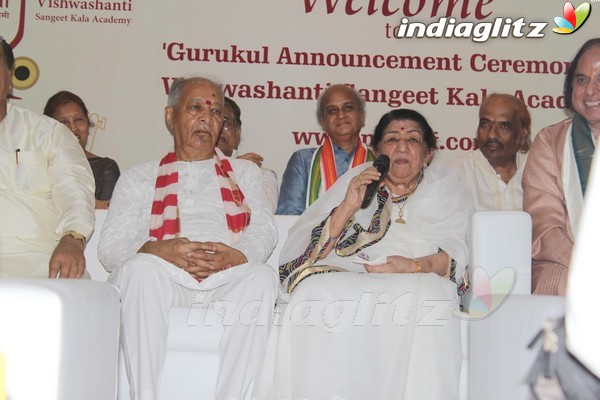 Lata Mangeshkar at Sangeet Gurukul in Vishwashanti Sangeet Kala Academy Opening