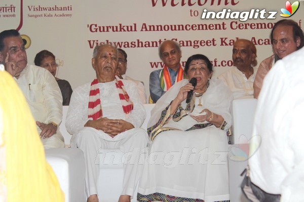 Lata Mangeshkar at Sangeet Gurukul in Vishwashanti Sangeet Kala Academy Opening