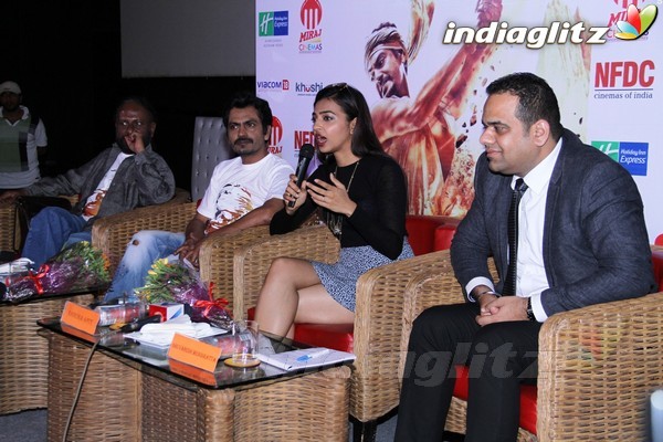 'Manjhi - The Mountain Man' Cast Visit Miraj Cinemas