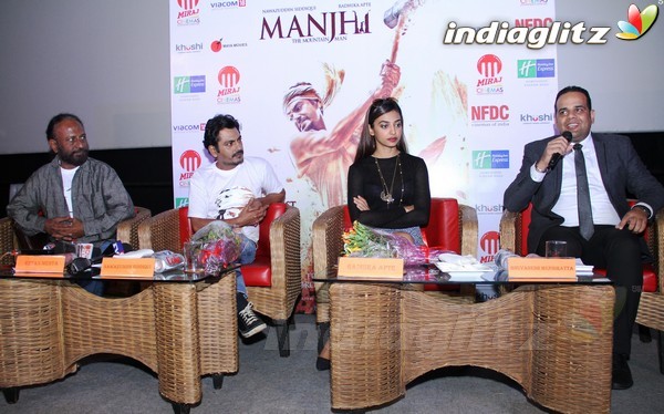 'Manjhi - The Mountain Man' Cast Visit Miraj Cinemas