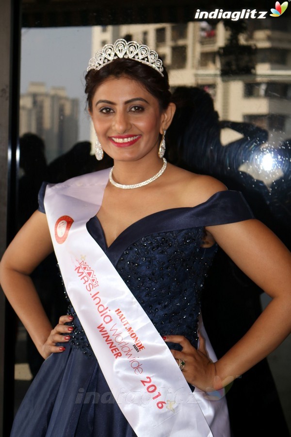 Interview with Mrs India 2016 Winner Poonam Shinde For Her Upcoming Film