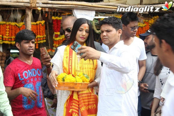 Poonam Pandey Visits Siddhivinayak Temple For Blessings