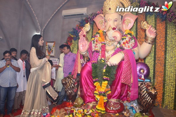 Poonam Pandey Came for Darshan at Andhericha Raja