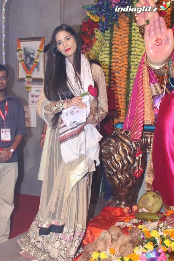 Poonam Pandey Came for Darshan at Andhericha Raja