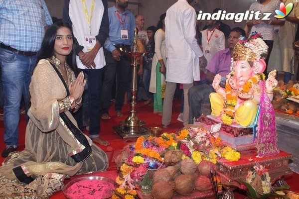 Poonam Pandey Came for Darshan at Andhericha Raja