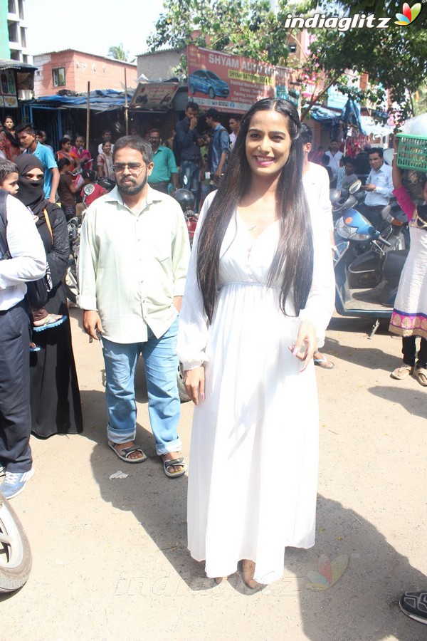 Poonam Pandey Distributes Raincoat To Needy Kids