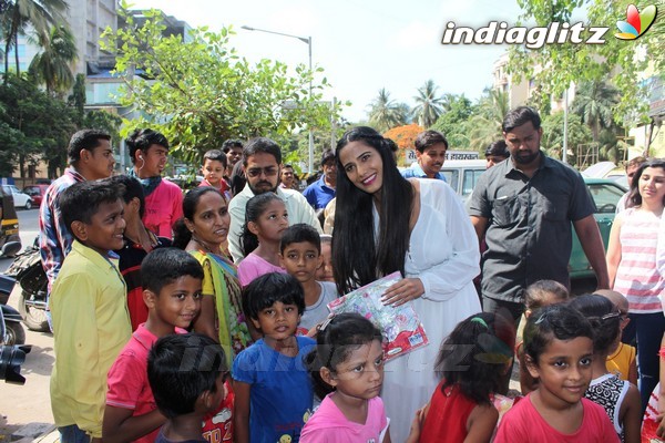 Poonam Pandey Distributes Raincoat To Needy Kids