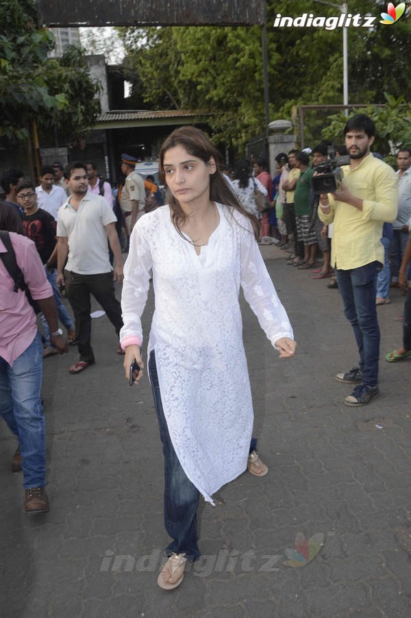 Pratyusha Banerjee's Funeral