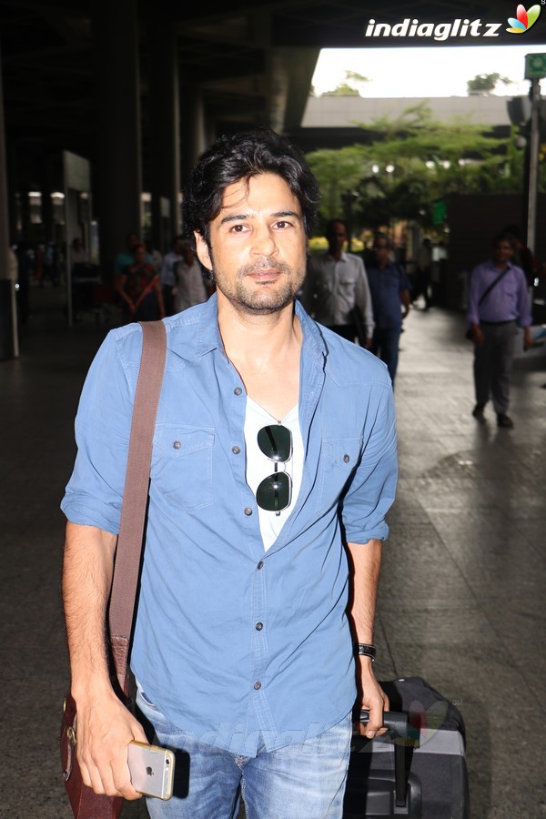 Rajeev Khandelwal Spotted at International Airport