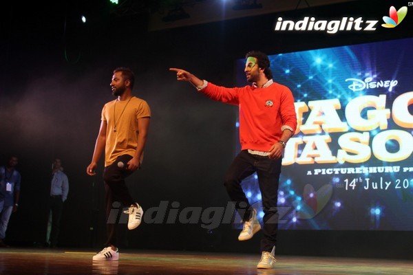 Ranbir Kapoor Interacts With School Children For 'Jagga Jasoos' in Mumbai